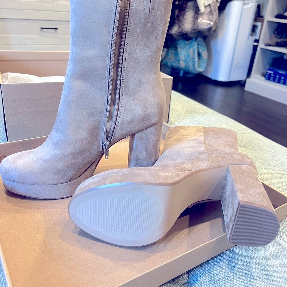Steve Madden platform boots, never worn 8.5